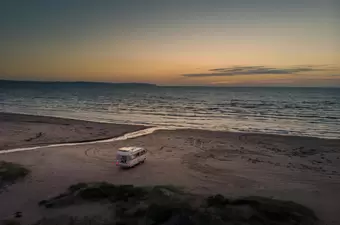 Ontdek de mooiste camperroutes langs de Nederlandse kust (2025)